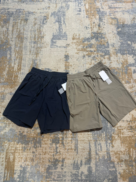 Drawstring short with pocket